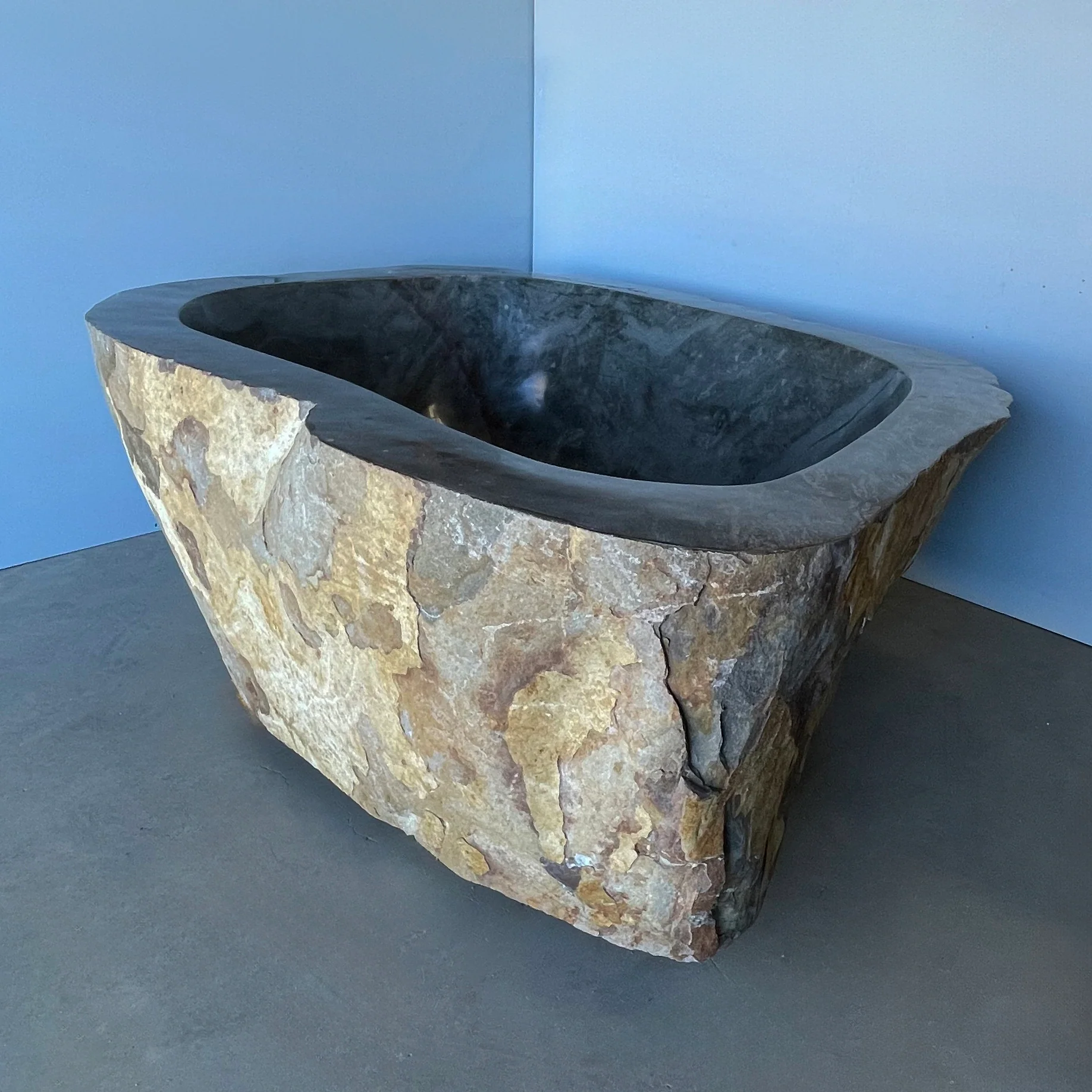 Outdoor Boulder Bathtub - Image 3